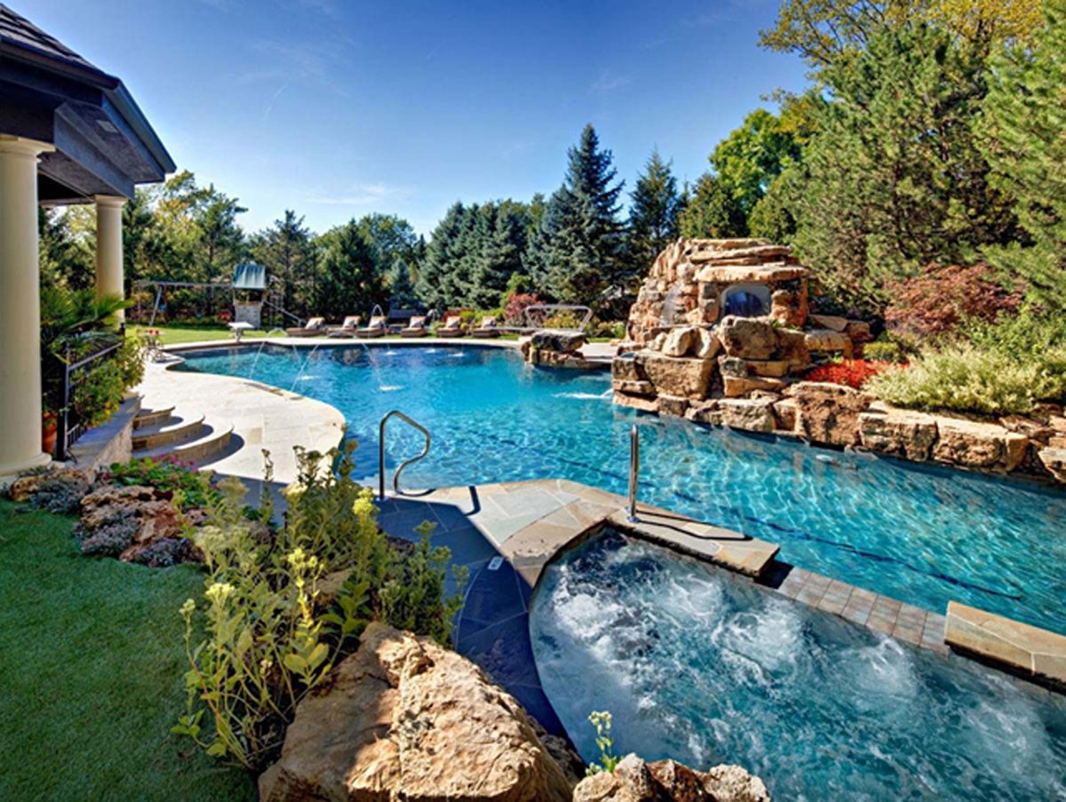 Natural Swimming Pools: 3 Popular Myths