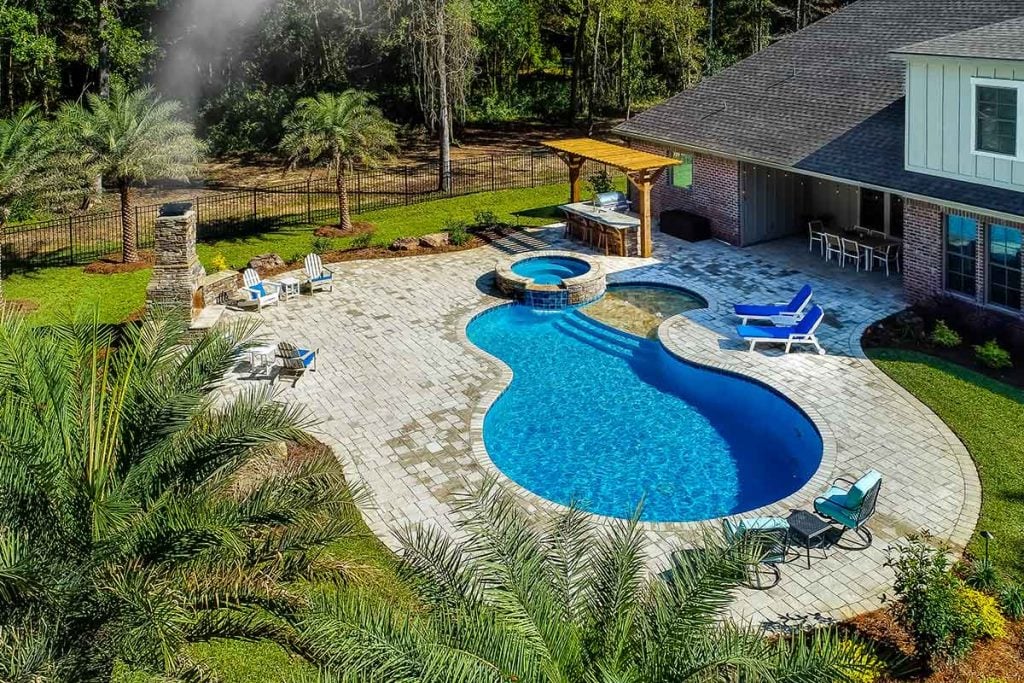 Contemporary meets rustic with this southern style backyard.